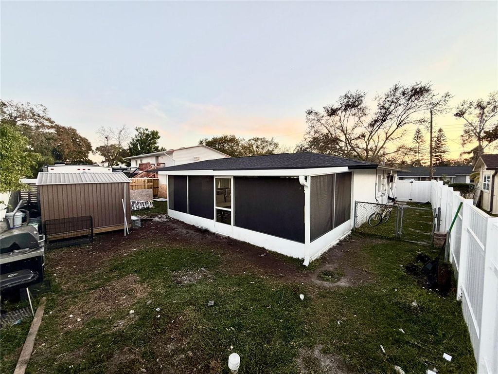 Image 4 of property listing at 4911 SHETLAND AVENUE, Tampa, FL 33615