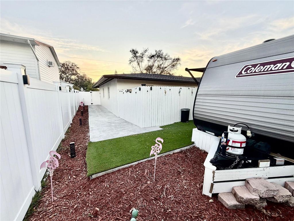 Image 5 of property listing at 4911 SHETLAND AVENUE, Tampa, FL 33615