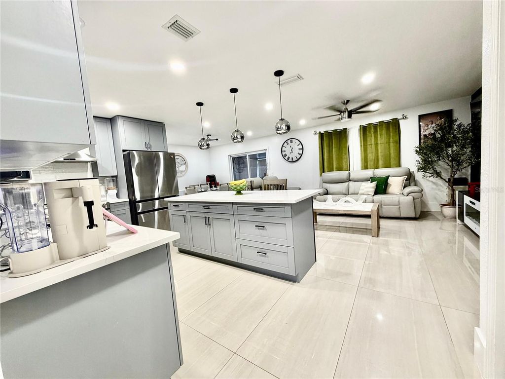 Image 9 of property listing at 4911 SHETLAND AVENUE, Tampa, FL 33615