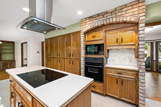 12050 48th Avenue N, Plymouth, MN 55442