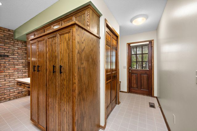 12050 48th Avenue N, Plymouth, MN 55442