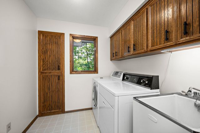 12050 48th Avenue N, Plymouth, MN 55442