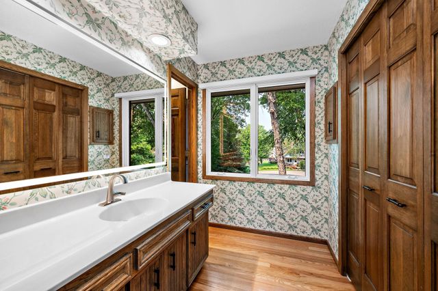 12050 48th Avenue N, Plymouth, MN 55442