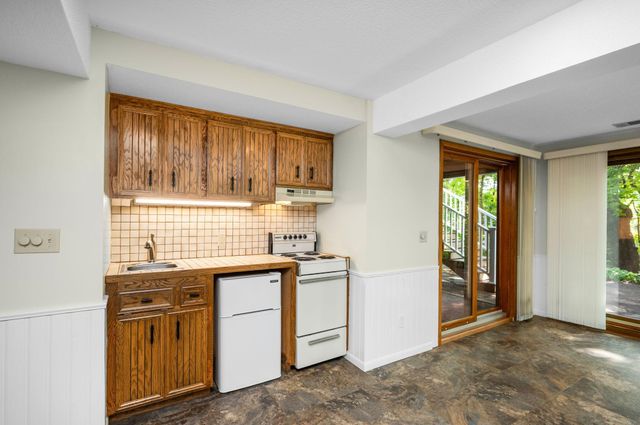 12050 48th Avenue N, Plymouth, MN 55442