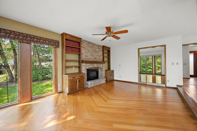 12050 48th Avenue N, Plymouth, MN 55442