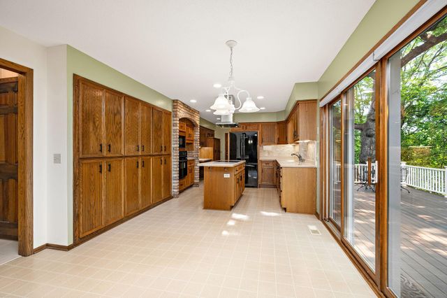 12050 48th Avenue N, Plymouth, MN 55442