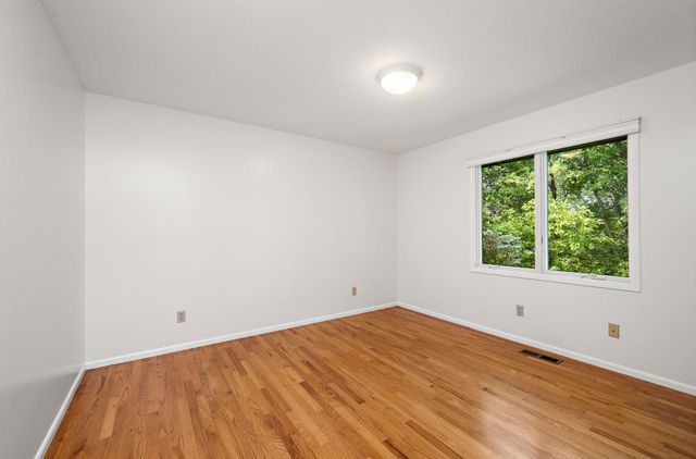 12050 48th Avenue N, Plymouth, MN 55442