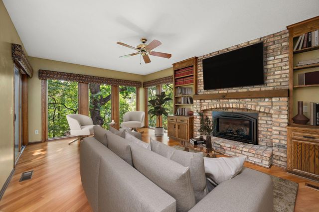 12050 48th Avenue N, Plymouth, MN 55442