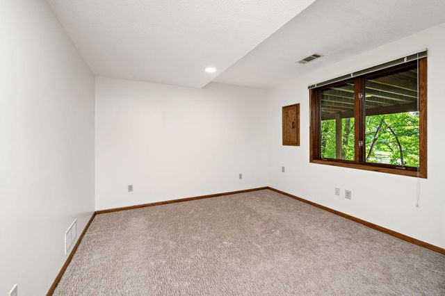 12050 48th Avenue N, Plymouth, MN 55442