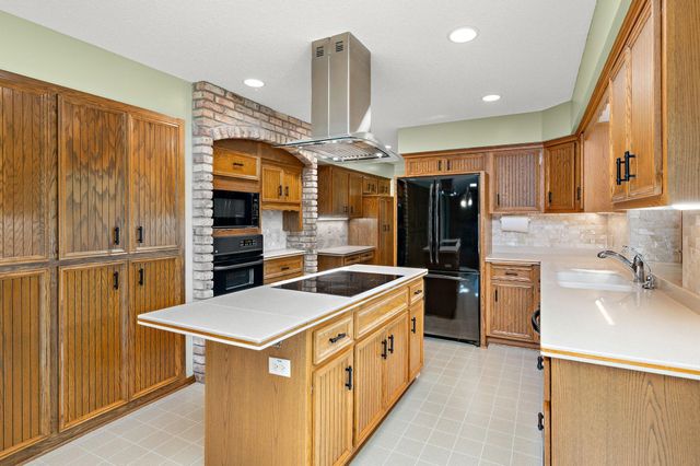 12050 48th Avenue N, Plymouth, MN 55442