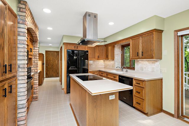 12050 48th Avenue N, Plymouth, MN 55442