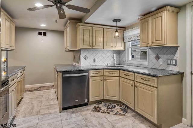 6 Outlook Ave, Mount Olive Twp., NJ 07828