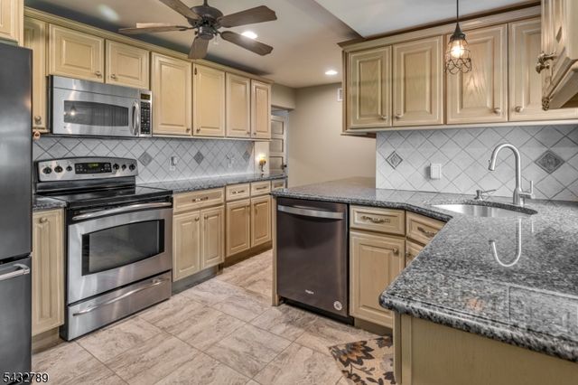 6 Outlook Ave, Mount Olive Twp., NJ 07828