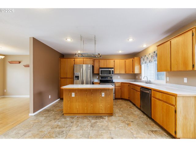 15035 PEBBLE BEACH Dr, Oregon City, OR 97045