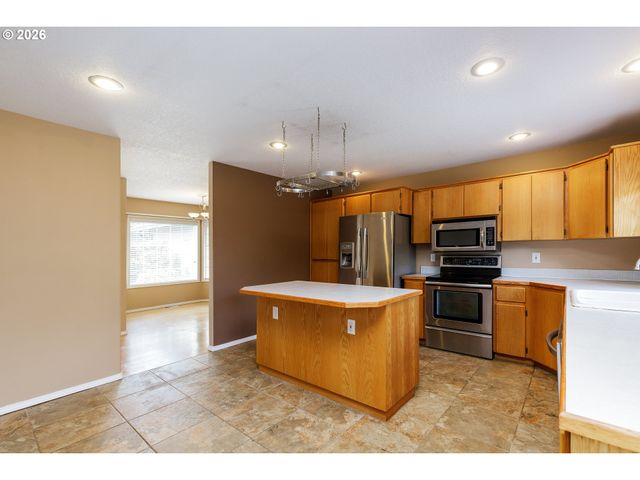 15035 PEBBLE BEACH Dr, Oregon City, OR 97045
