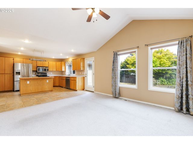 15035 PEBBLE BEACH Dr, Oregon City, OR 97045