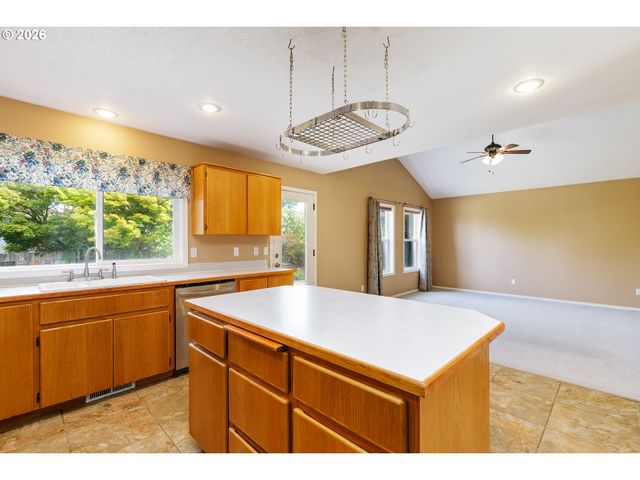 15035 PEBBLE BEACH Dr, Oregon City, OR 97045