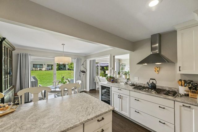 966 Valentine ROAD, Oconomowoc, WI 53066