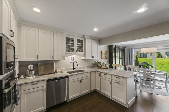 966 Valentine ROAD, Oconomowoc, WI 53066