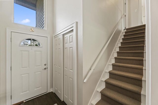 966 Valentine ROAD, Oconomowoc, WI 53066