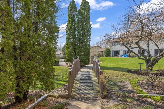 966 Valentine ROAD, Oconomowoc, WI 53066
