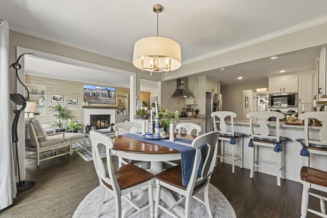 966 Valentine ROAD, Oconomowoc, WI 53066