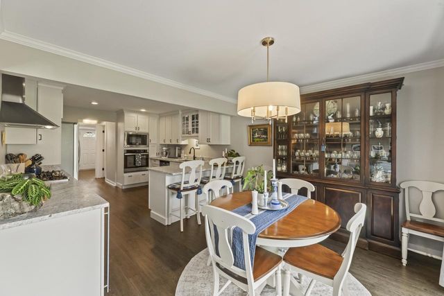 966 Valentine ROAD, Oconomowoc, WI 53066