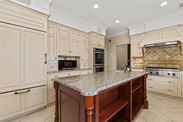 112 Woodlands Road, Harrison, NY 10528