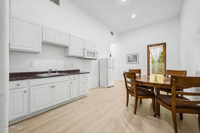 7320 E SWEETWATER Avenue, Scottsdale, AZ 85260