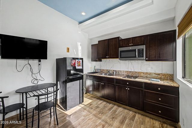 7320 E SWEETWATER Avenue, Scottsdale, AZ 85260