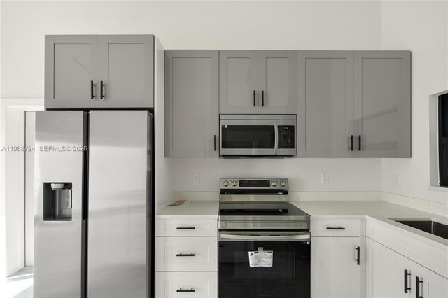 919 Columbus Blvd S, Lehigh Acres, FL 33974