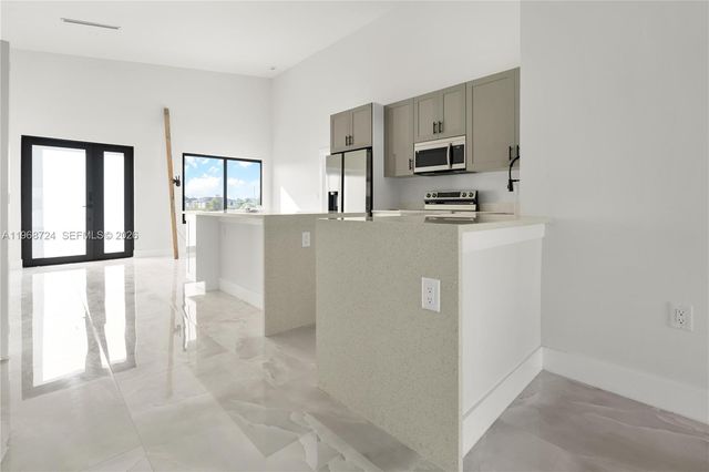 919 Columbus Blvd S, Lehigh Acres, FL 33974