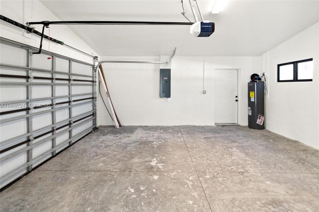 919 Columbus Blvd S, Lehigh Acres, FL 33974