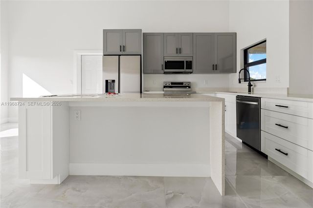 919 Columbus Blvd S, Lehigh Acres, FL 33974