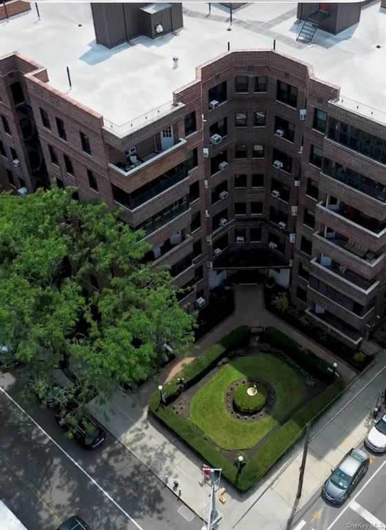 69-60 108th Street 101, Forest Hills, NY 11375 — exterior