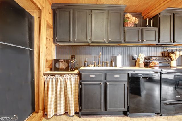 185 Royal Lodge Circle, Warm Springs, GA 31830