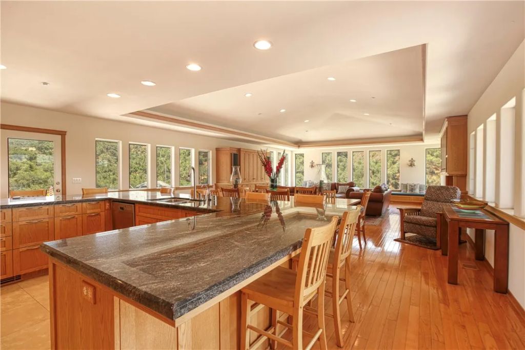 Image 13 of property listing at 4570 Christine Loomis Drive, Arroyo Grande, CA 93420