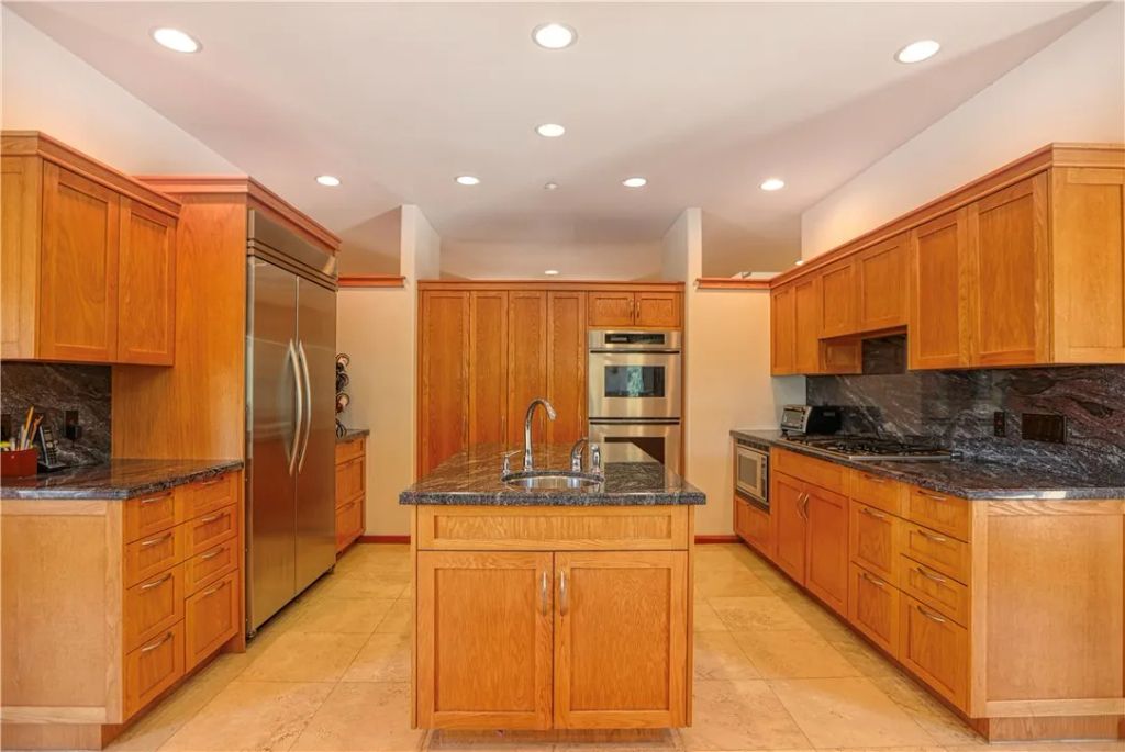 Image 15 of property listing at 4570 Christine Loomis Drive, Arroyo Grande, CA 93420