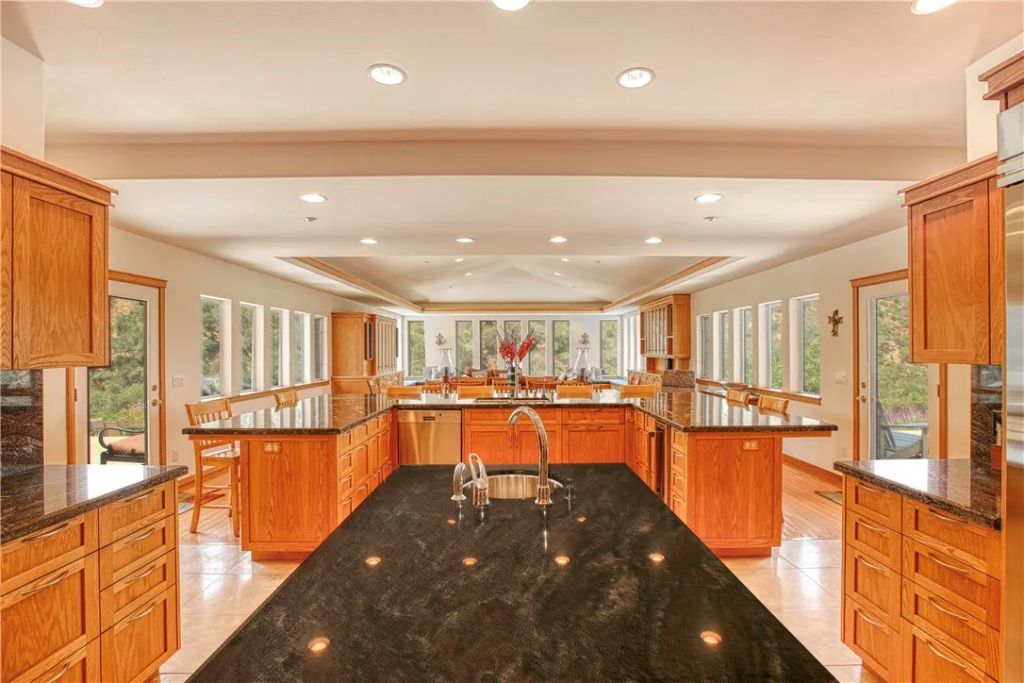 Image 17 of property listing at 4570 Christine Loomis Drive, Arroyo Grande, CA 93420