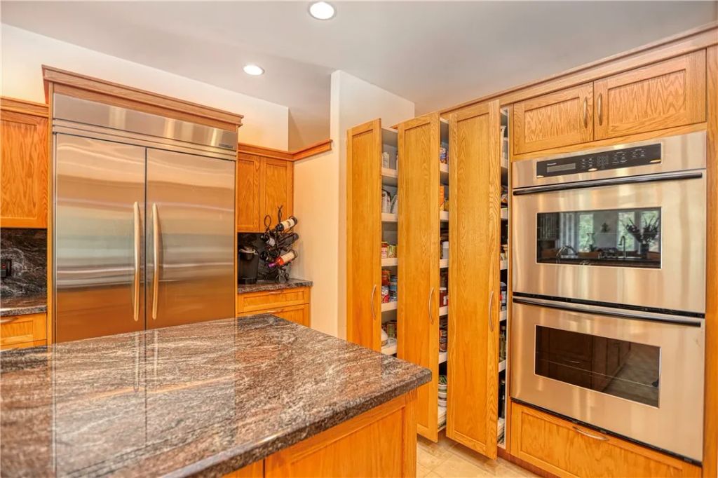 Image 19 of property listing at 4570 Christine Loomis Drive, Arroyo Grande, CA 93420