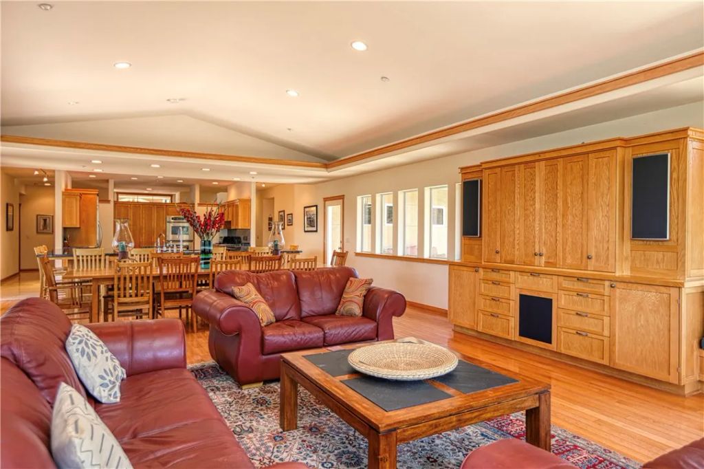 Image 23 of property listing at 4570 Christine Loomis Drive, Arroyo Grande, CA 93420
