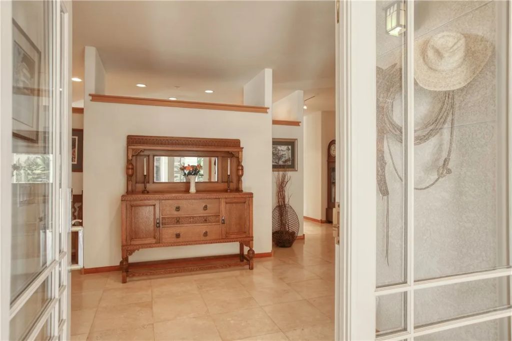 Image 4 of property listing at 4570 Christine Loomis Drive, Arroyo Grande, CA 93420