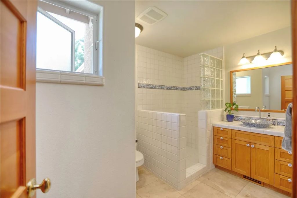 Image 6 of property listing at 4570 Christine Loomis Drive, Arroyo Grande, CA 93420