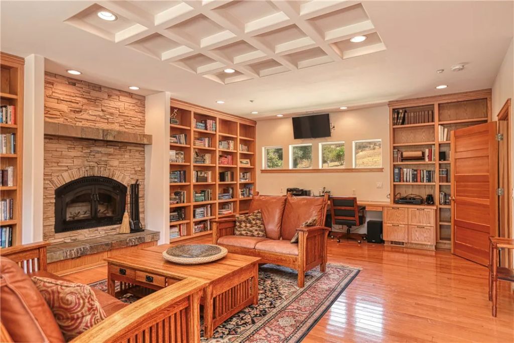 Image 9 of property listing at 4570 Christine Loomis Drive, Arroyo Grande, CA 93420
