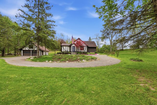 5575 Giles Avenue NE, Rockford, MI 49341