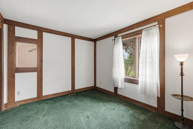 5575 Giles Avenue NE, Rockford, MI 49341