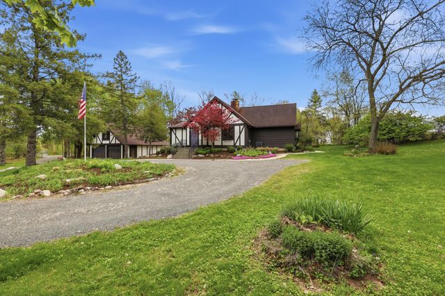 5575 Giles Avenue NE, Rockford, MI 49341