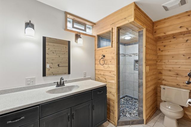 5575 Giles Avenue NE, Rockford, MI 49341