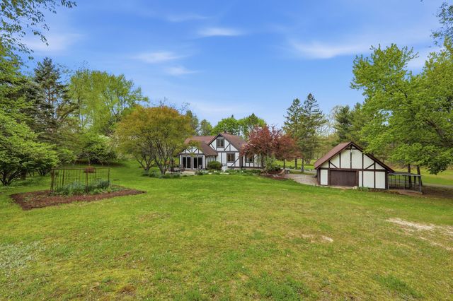 5575 Giles Avenue NE, Rockford, MI 49341