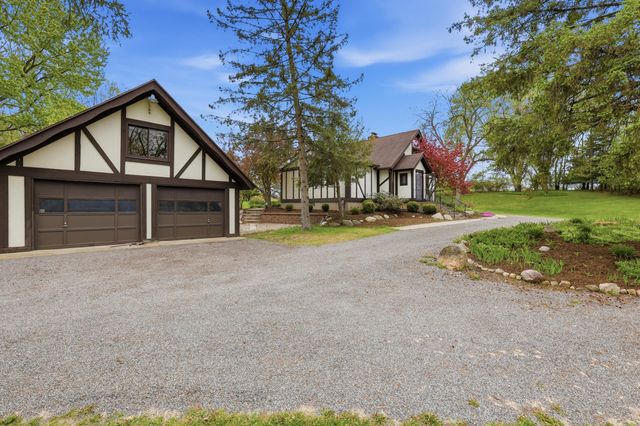 5575 Giles Avenue NE, Rockford, MI 49341